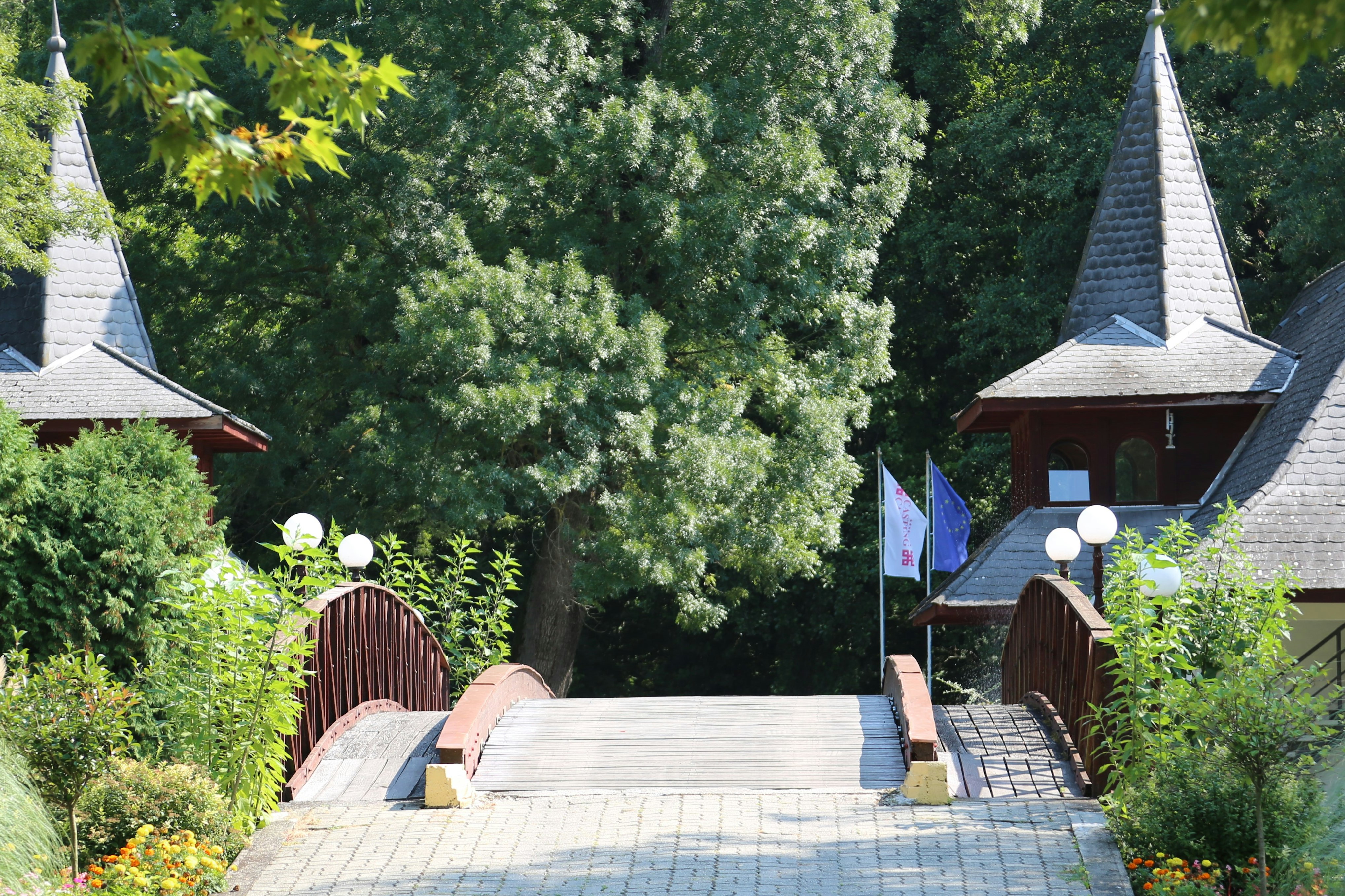Kurcamping Castrum Hévíz - Brücke auf dem Campingplatz