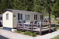 Kurcamping Erlengrund - Mobilheim mit Veranda auf dem Campingplatz