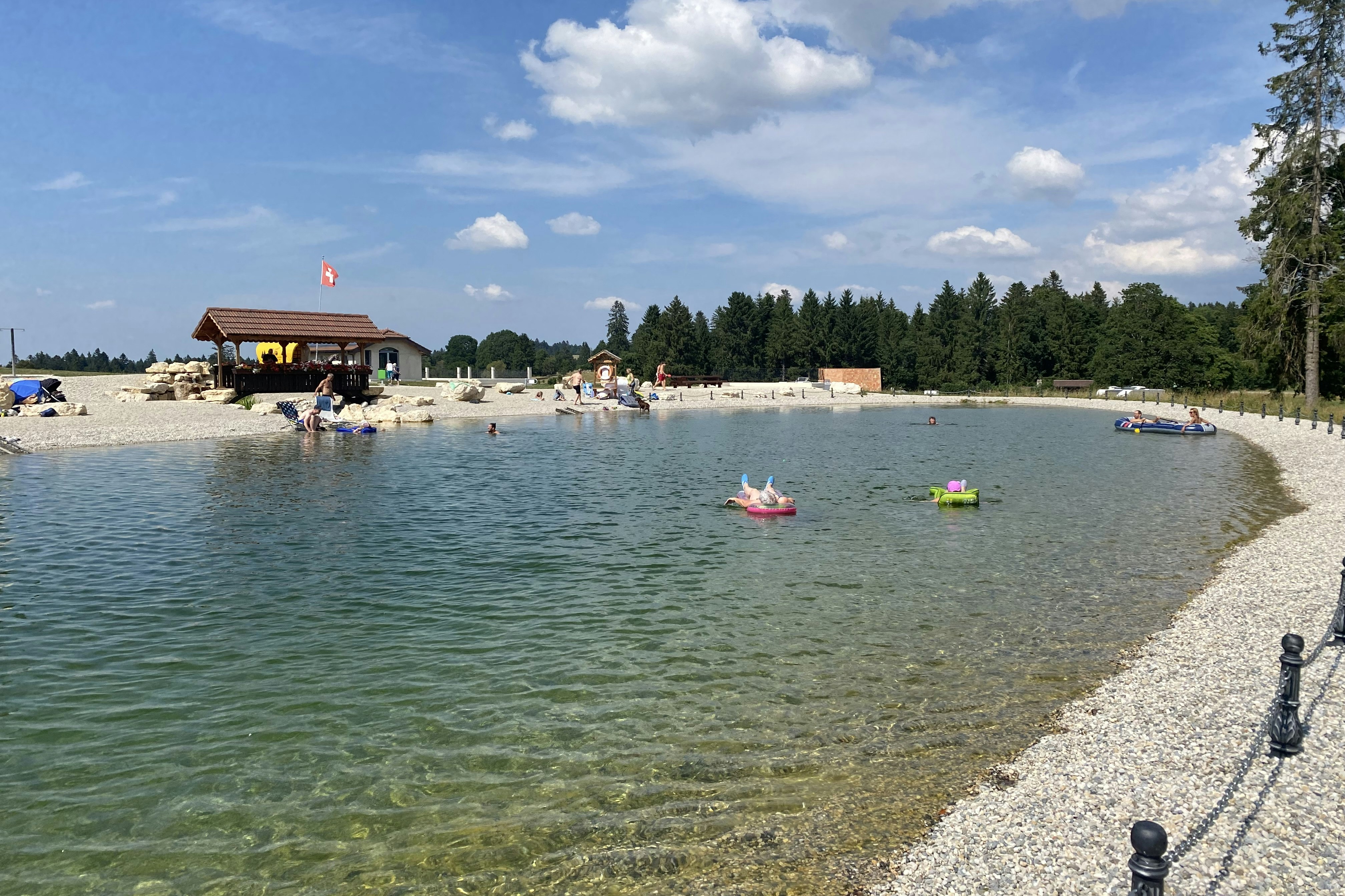 Camping La Cibourg - Blick auf den See mit Badestrand