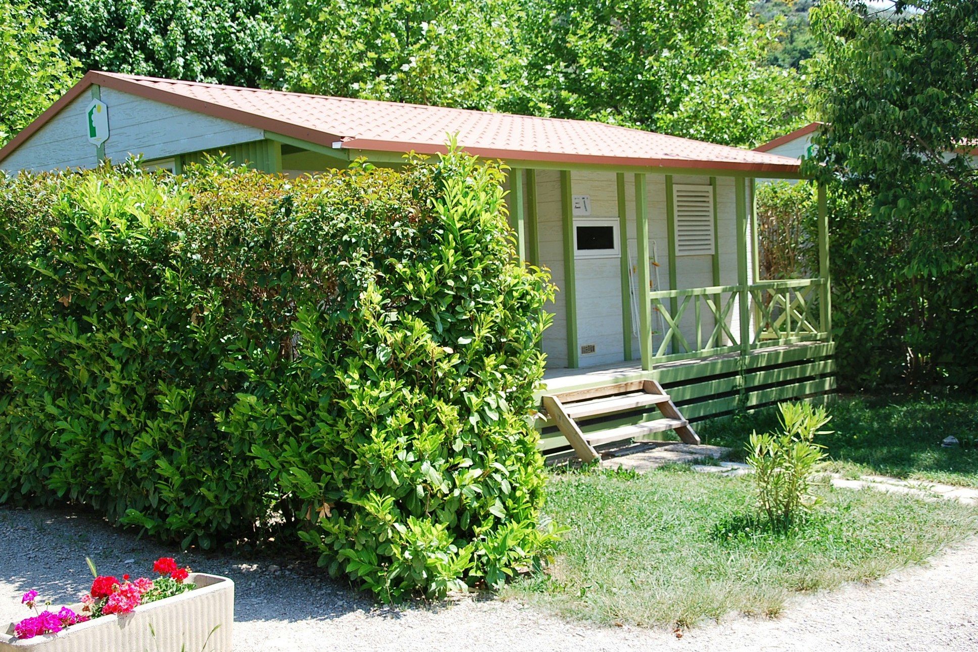 La Fontaine d'Annibal  - Mobilheim mit Terrasse auf dem Campingplatz