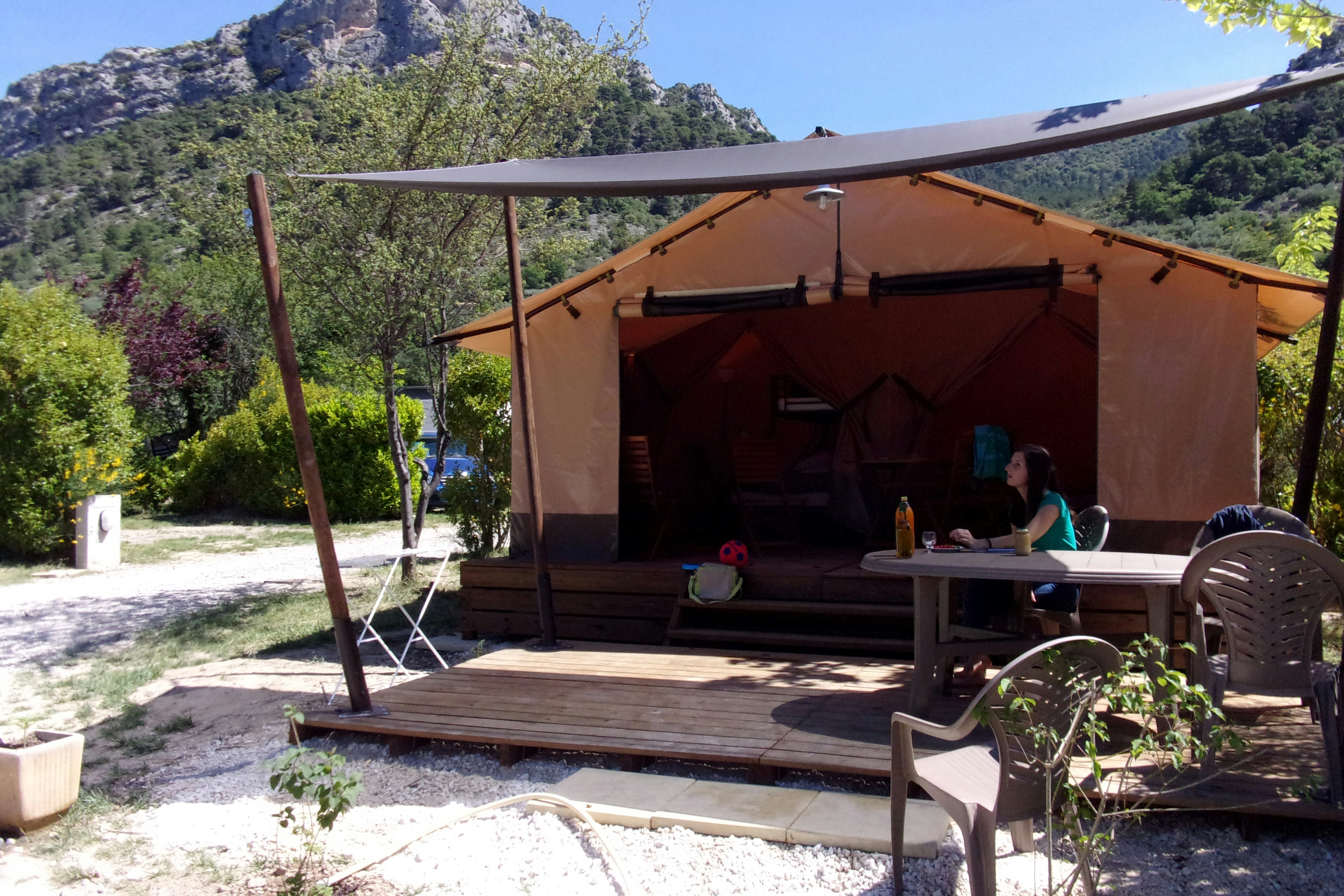 La Fontaine d'Annibal - Glamping-Zelt mit Terrasse
