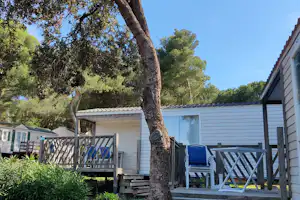 La Pinède - Mobilheim mit Terrasse auf dem Campingplatz