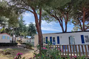 La Pinède - Mobilheim mit Terrasse auf dem Campingplatz