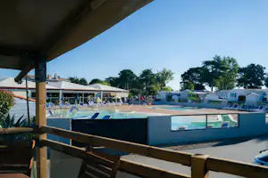 La Pointe Saint-Gildas - Blick auf den Pool im Freien