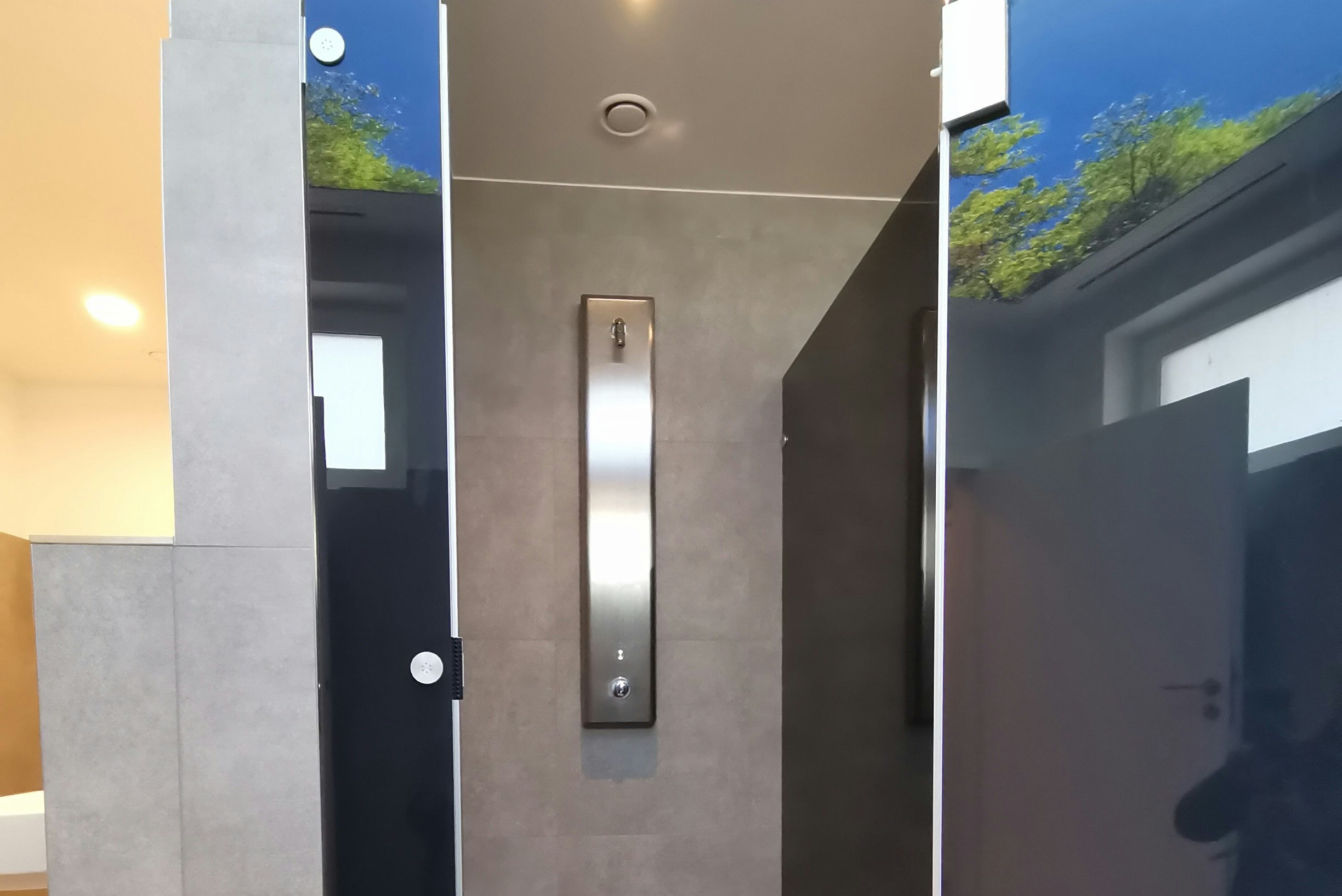 La Porte Hotel und Restaurant  - Innenansicht des Sanitärgebäudes