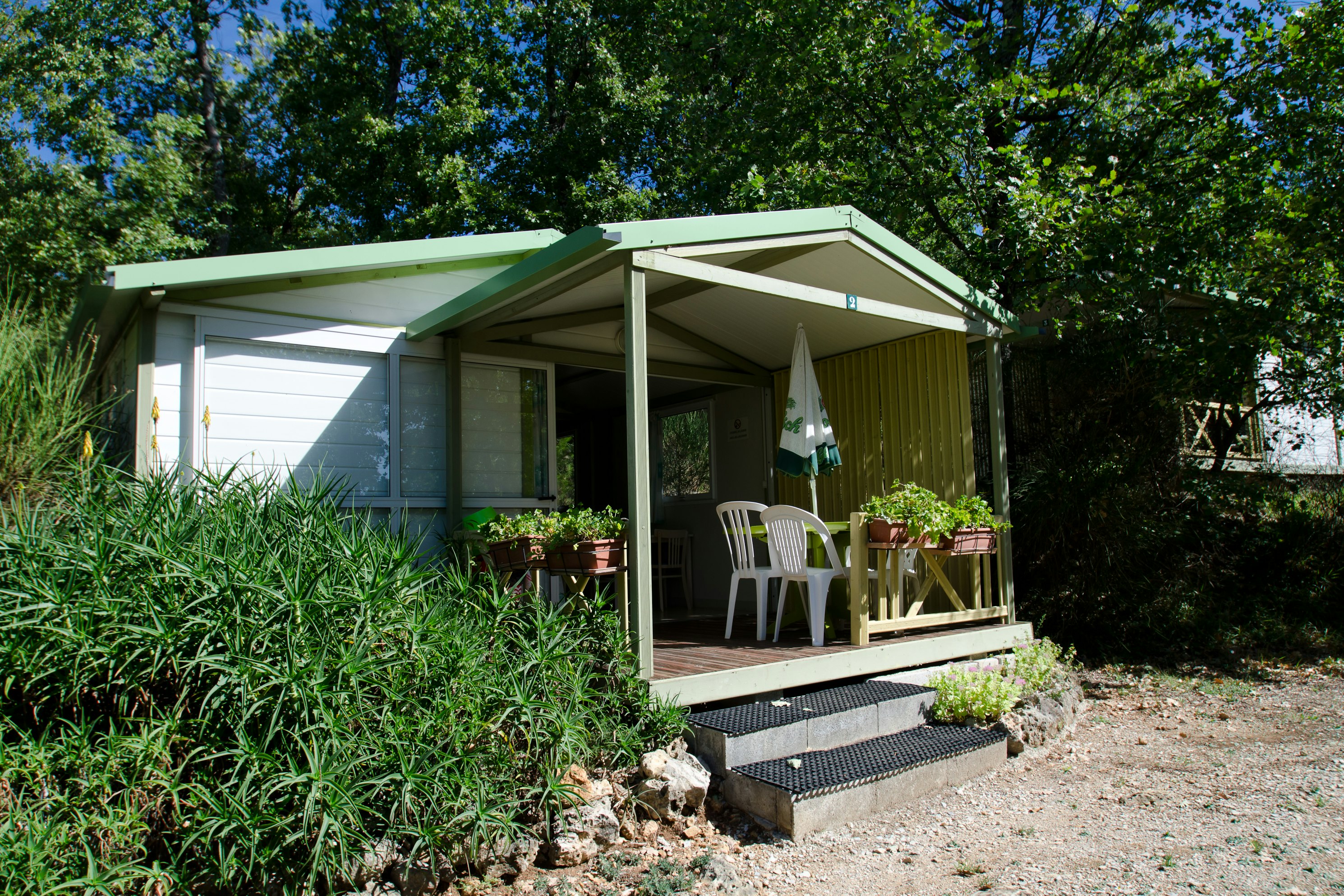 La Tuquette  - Mobilheim mit Terrasse auf dem Campingplatz