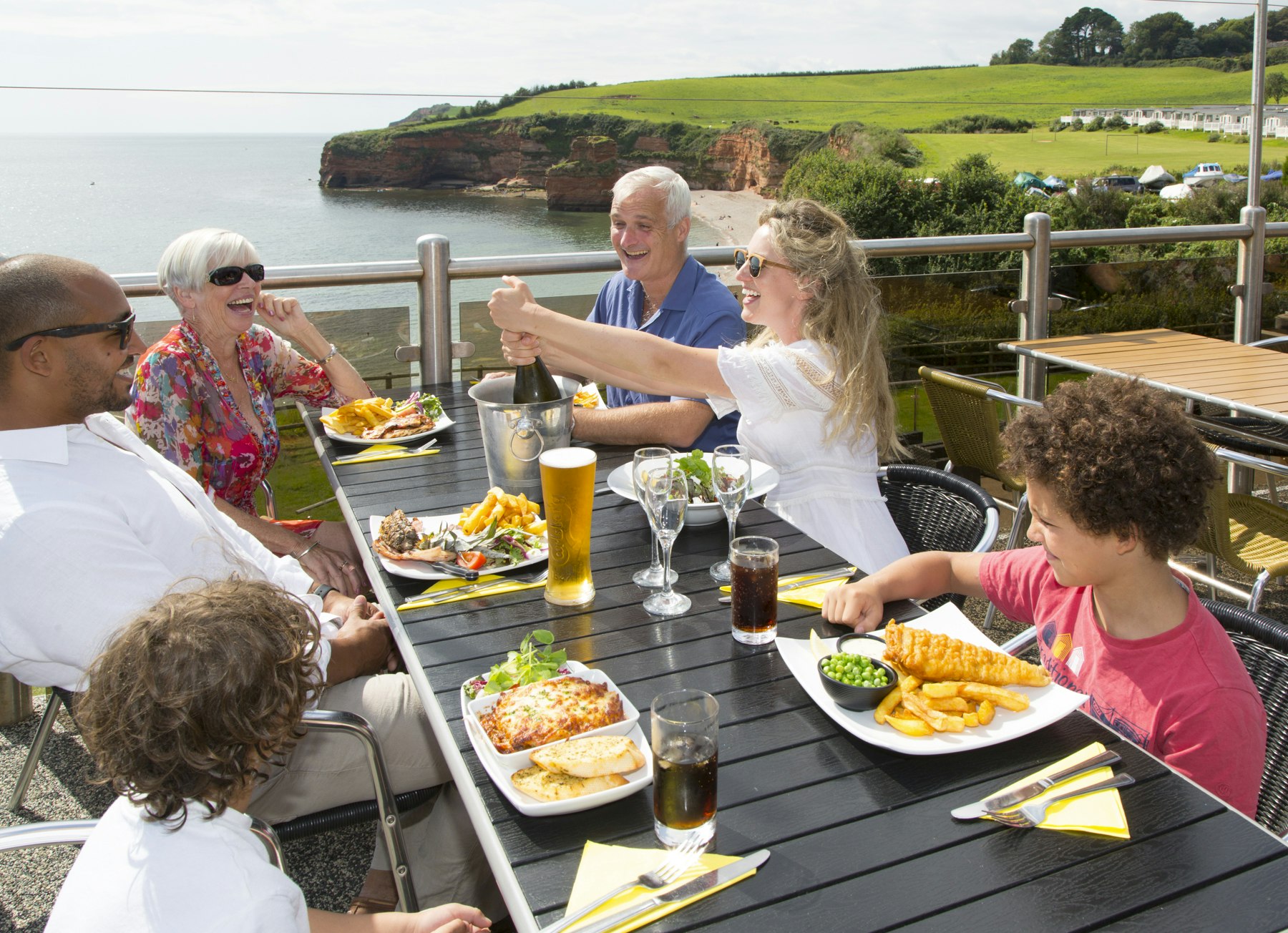 Ladram Bay Holiday Park  - Restaurant mit Terrasse auf dem Campingplatz