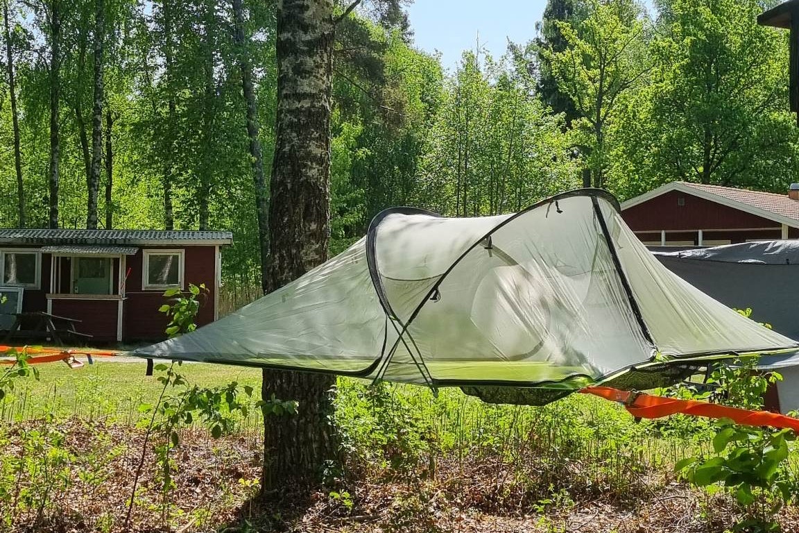 Läckö Strand - Schwebezelt zum Ausleihen auf dem Campingplatz