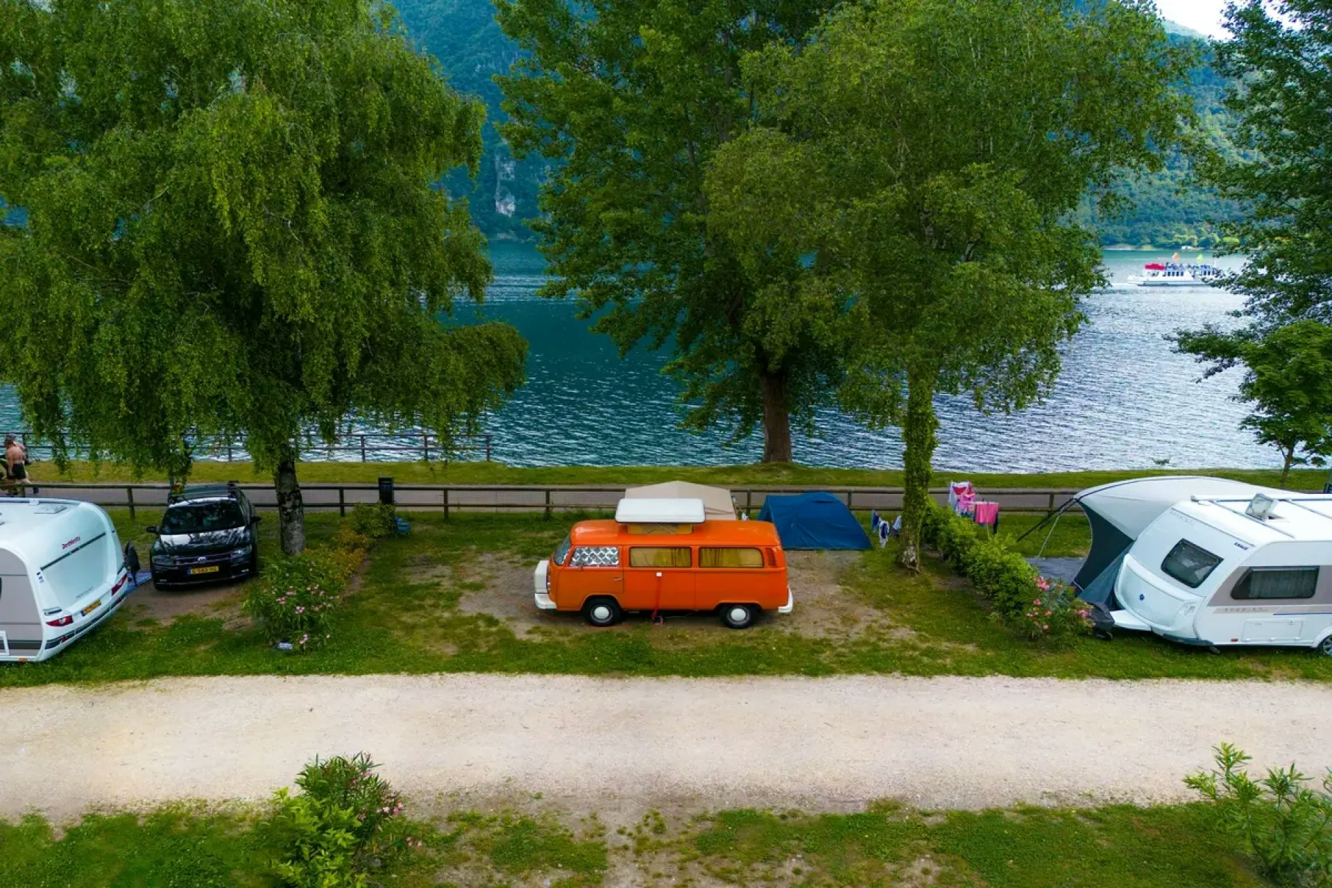 Lago Idro Camping Boutique - Wohnwagen auf Standplätzen am Wasser