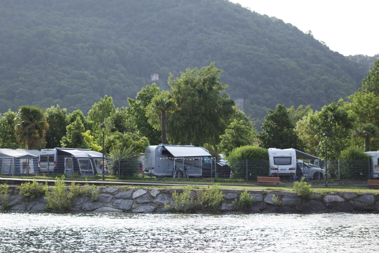 Lagocamp  Lagocamp-Parkcamping Maccagno - Standplätze auf dem Campingplatz