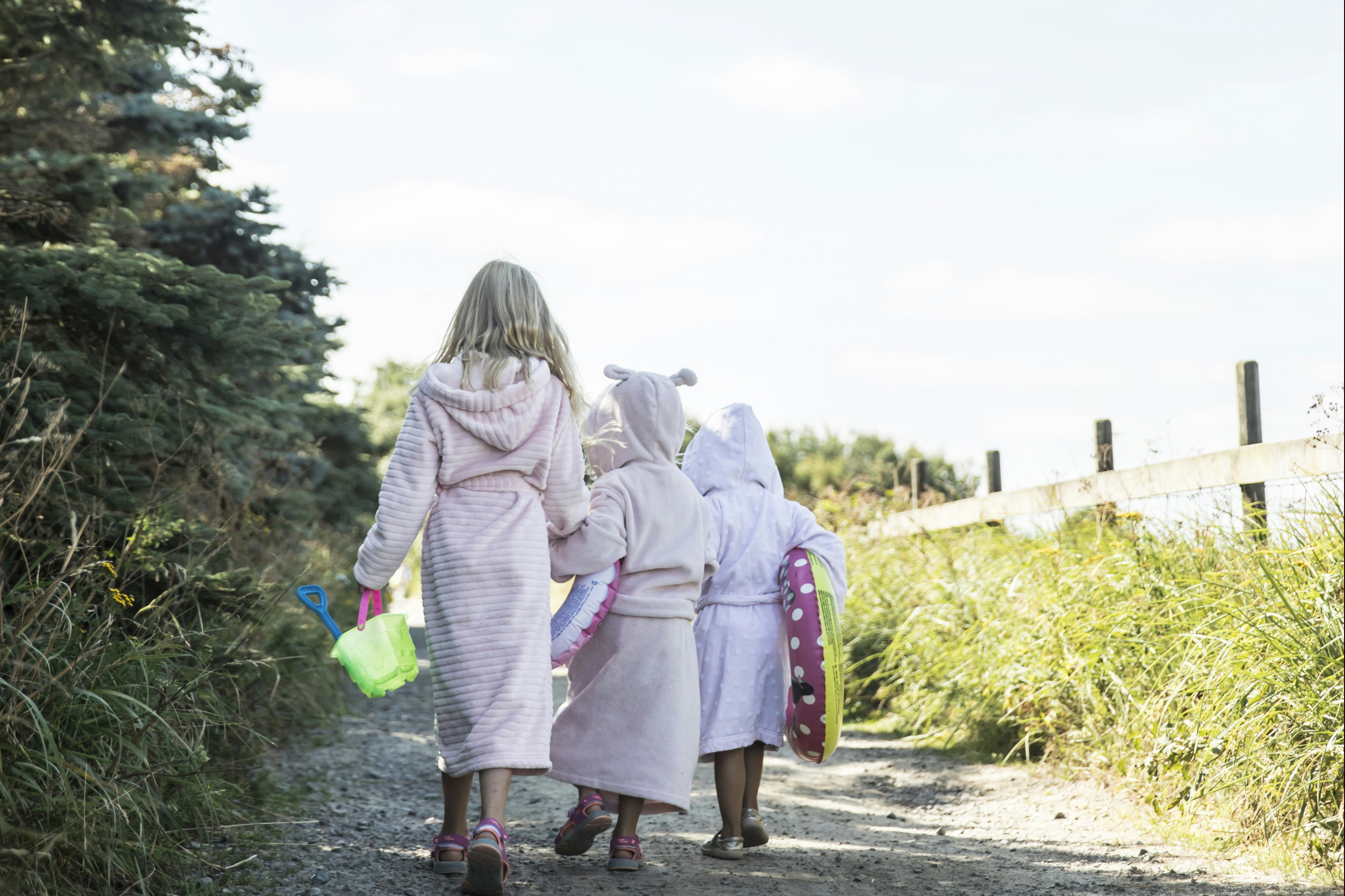 Läjet Camping & Resort - Kinder auf dem Weg zum Strand