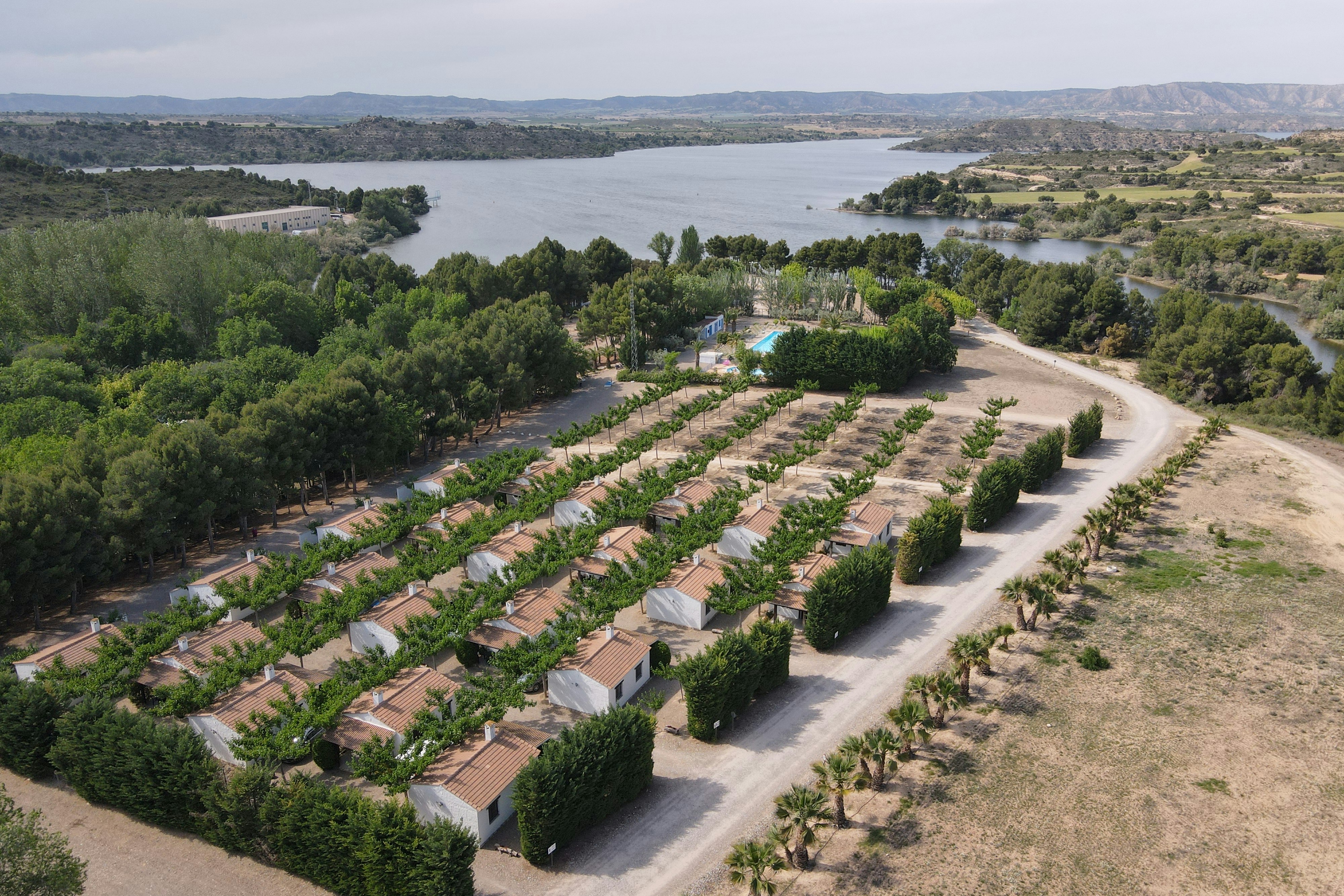 TAIGA Lake Caspe   Camping Lake Caspe  - Campingplatz aus der Vogelperspektive