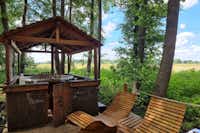 Land of Green Naturresort - Wellnessbereich mit Sauna und Whirlpool auf dem Campingplatz