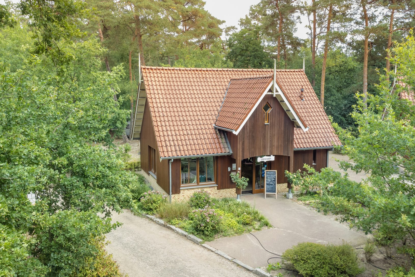 Landgoedcamping Het Meuleman - Blick auf das Hauptgebäude auf dem Campingplatz