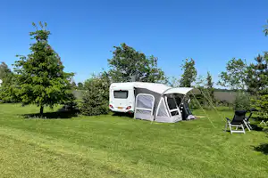 Landschapscamping Sparrenhof - Standplatzwiese auf dem Campingplatz