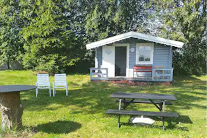 Langeland Camping - Mobilheim mit Terrasse auf dem Campingplatz