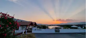Larlapean - Blick auf den Eingang des Campingplatzes
