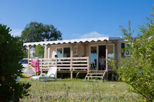 Le Camp de Florence - Mobilheim vom Campingplatz mit Veranda im Grünen
