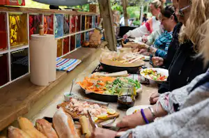 Le Camp - Camper am Buffet