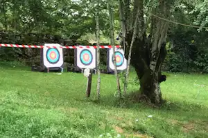 Camping Le Clos de Banes - Bogenschießen auf dem Campingplatz