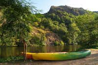 Le CosyCamp  -  Kayak fahren auf dem Fluss am Campingplatz
