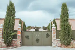 Le Domaine de Bacchus - Eingang des Campingplatzes
