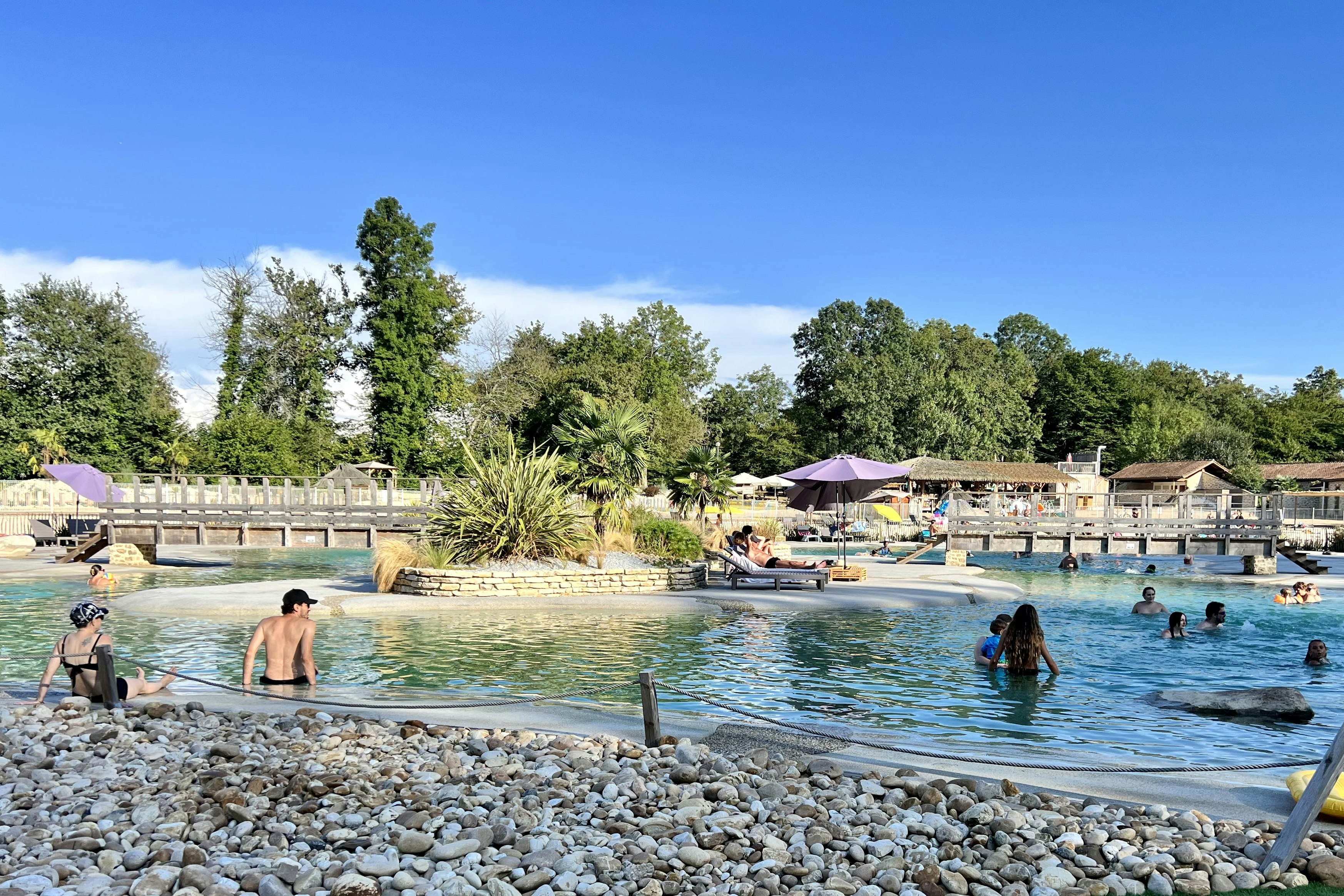 Le Domaine De La Dombes - Blick auf den Pool auf dem Campingplatz