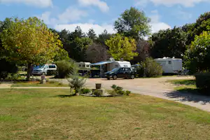 Flower Camping Le Jardins de Sully - Standplätze auf dem Campingplatz