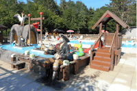 Le Jardin de Sully  -  Poolbereich  auf dem Campingplatz