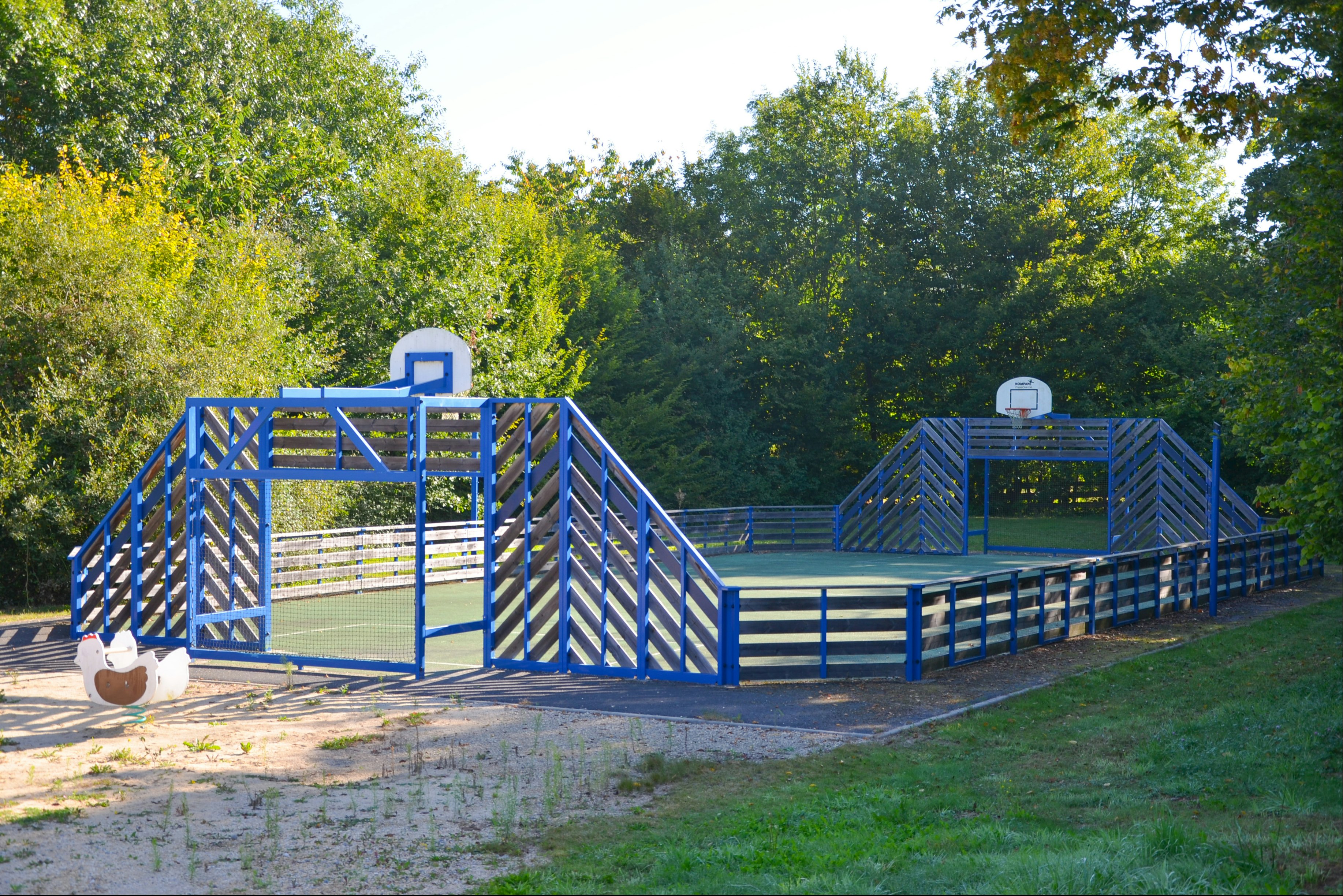Le Lac Bleu - Sportplatz auf dem Campingplatz
