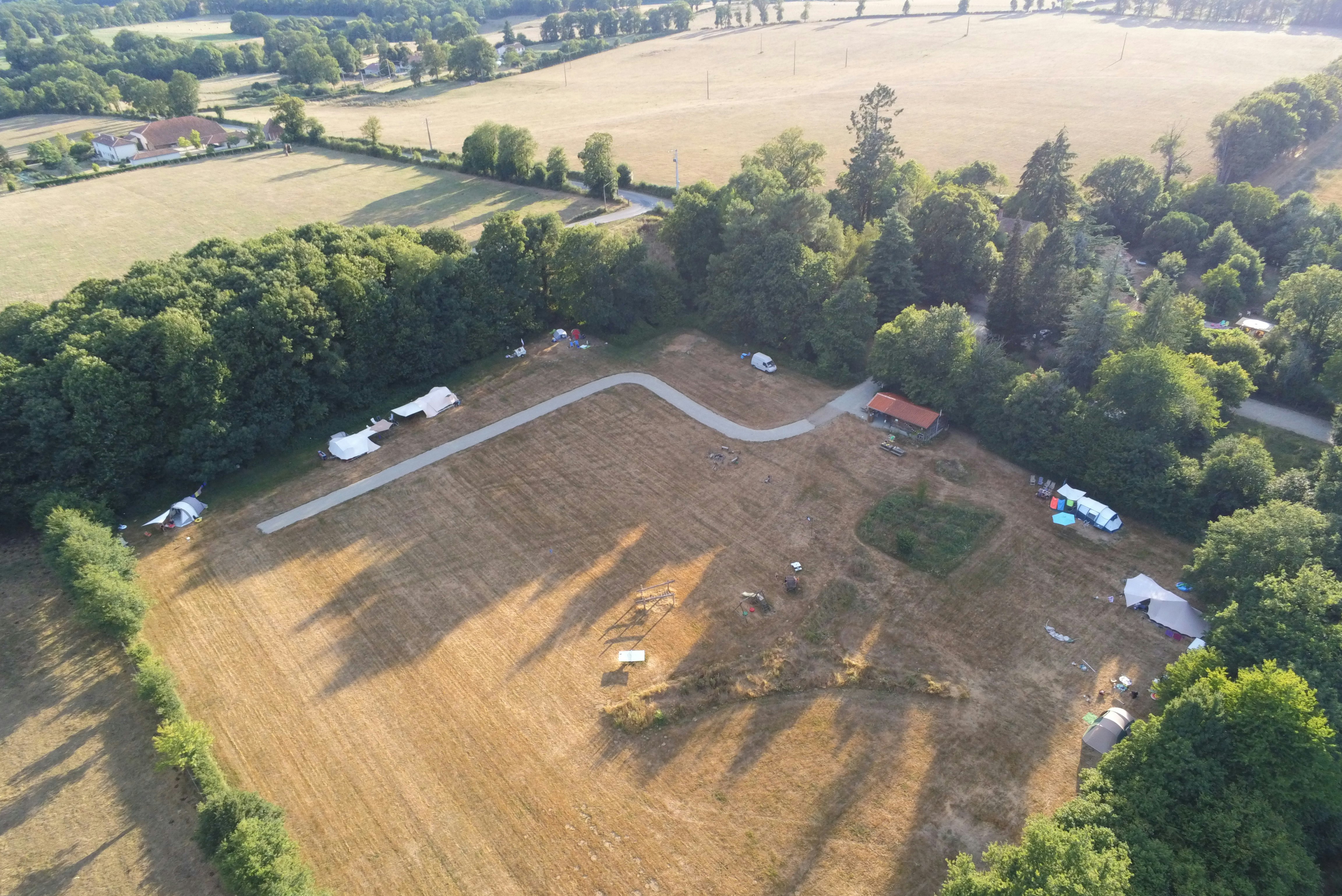 Le Petit Mas d’ile  - Luftaufnahme des Campingplatzes