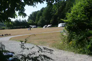 Le Petit Mas d’ile - Blick auf die große Campingwiese