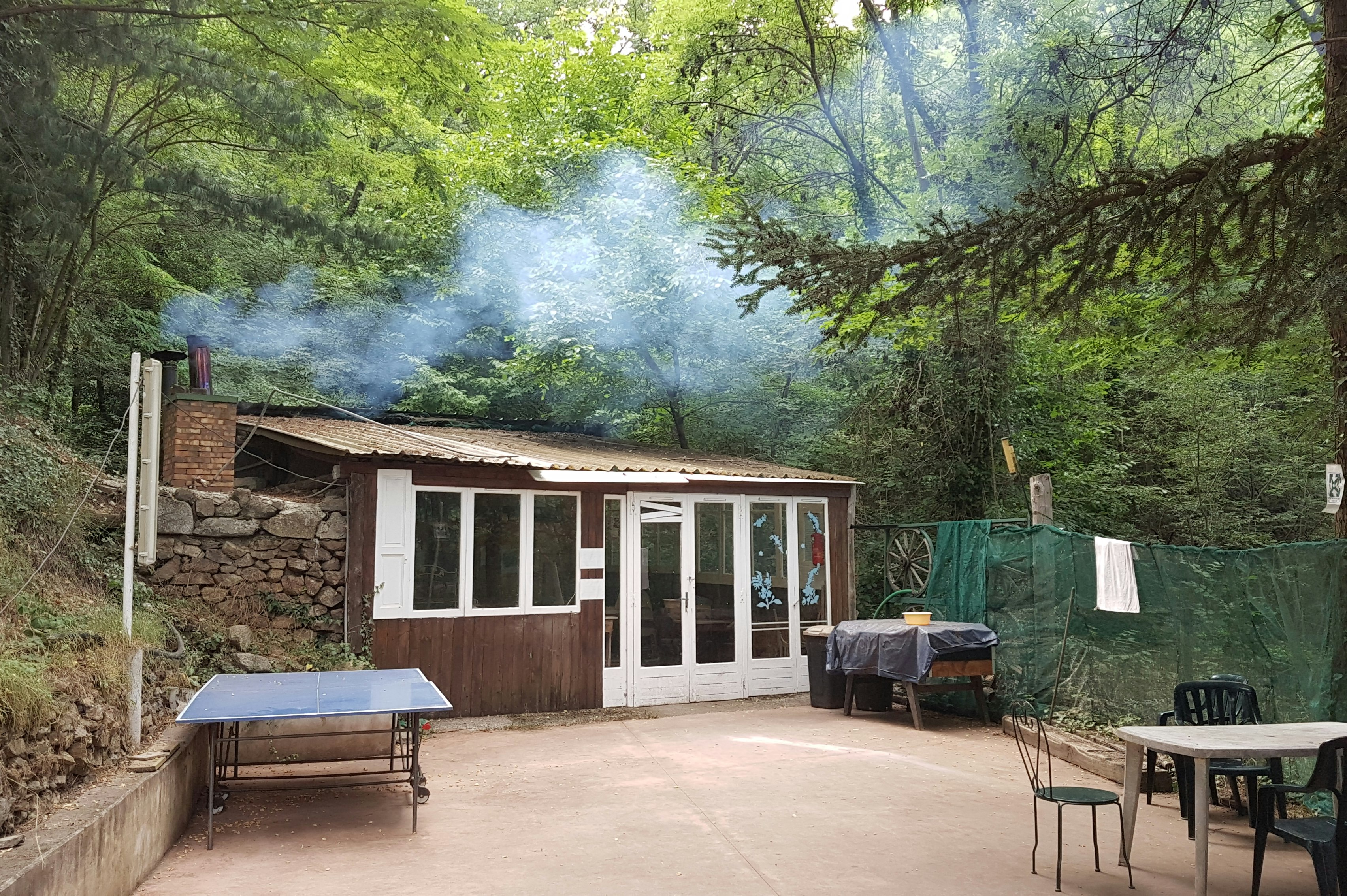 Le P'tit Bonheur - Gemeinschaftliche Terrasse auf dem Campingplatz