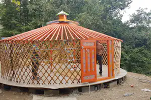 Le P'tit Bonheur - Jurte auf dem Campingplatz
