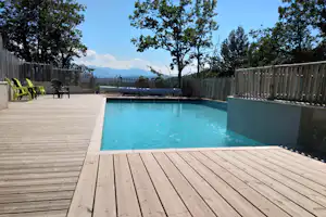 Camping Le Roc del Rey - Campingplatz Pool mit Blick auf die Berge