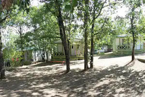 Camping Le Roc del Rey - Chalet auf dem Campingplatz