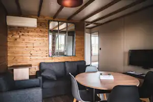 Le Village de Cottages - Wohnzimmer in einem der Mobilheime