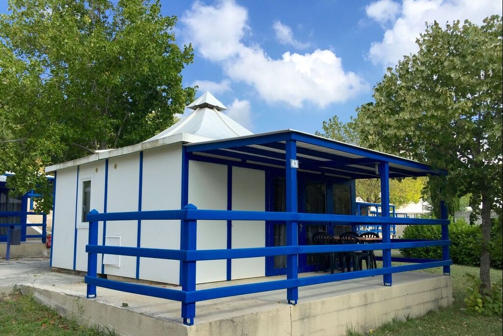Le Village des Sources - Mobilheim mit Terrasse auf dem Campingplatz