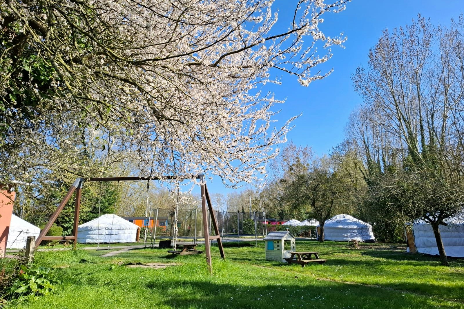 Le Village Insolite  - Kinderspielplatz auf dem Campingplatz
