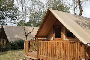 L'Eden Camping - Glamping Tent auf dem Campingplatz