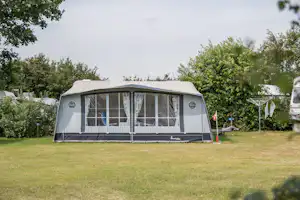 Lemvig Strand Camping - Campingbereich für Zelte und Wohnwagen im Grünen