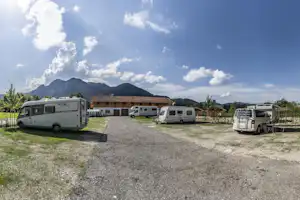 Lenggrieser Bergcamping - Stellplatz vom Campingplatz mit Bergblick