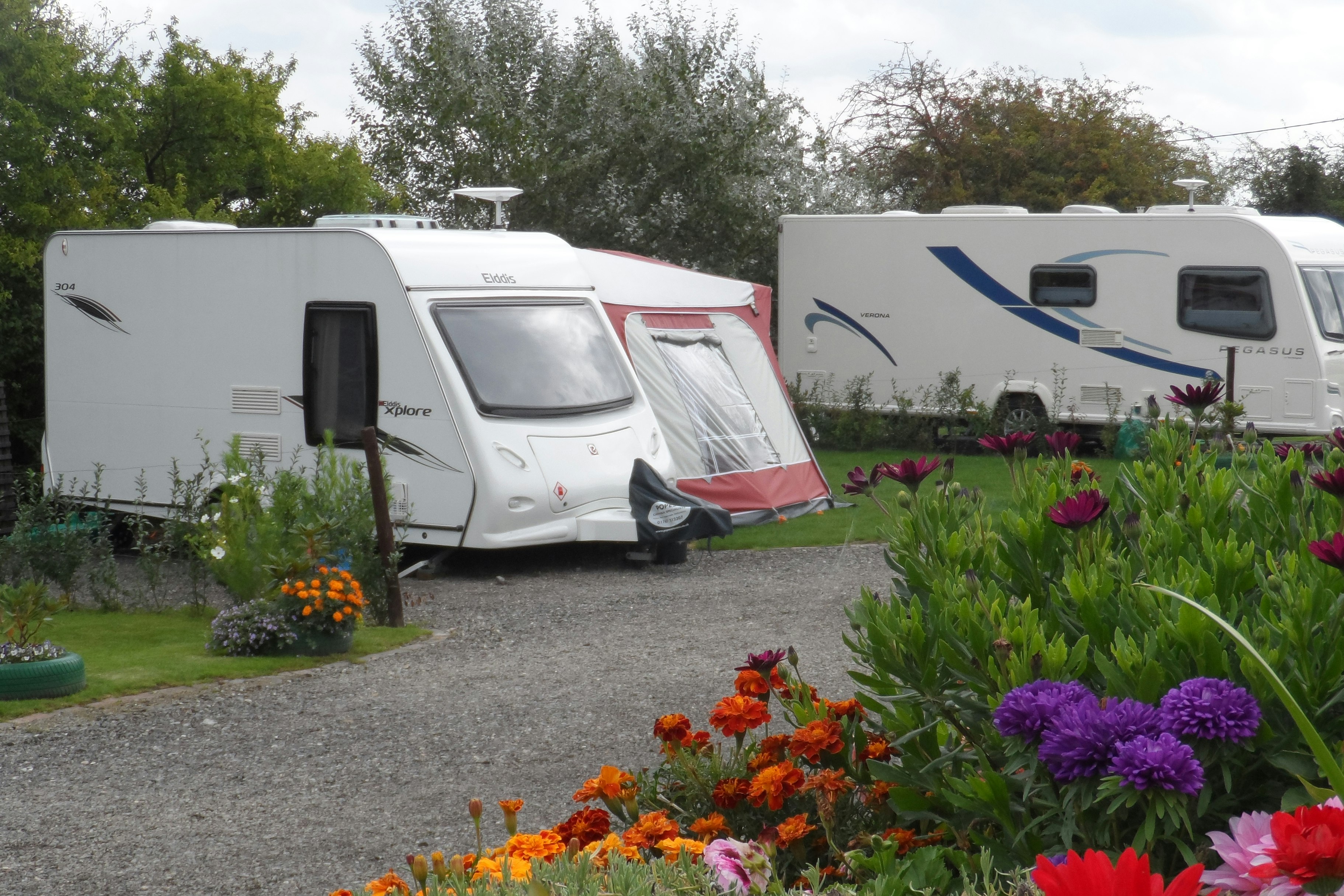 Leo Bay - Gartenstellplätze auf dem Campingplatz