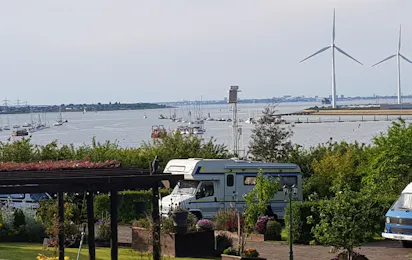 Leo Bay