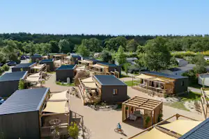 Les Alicourts Resort - Außenansicht der Mobilheime