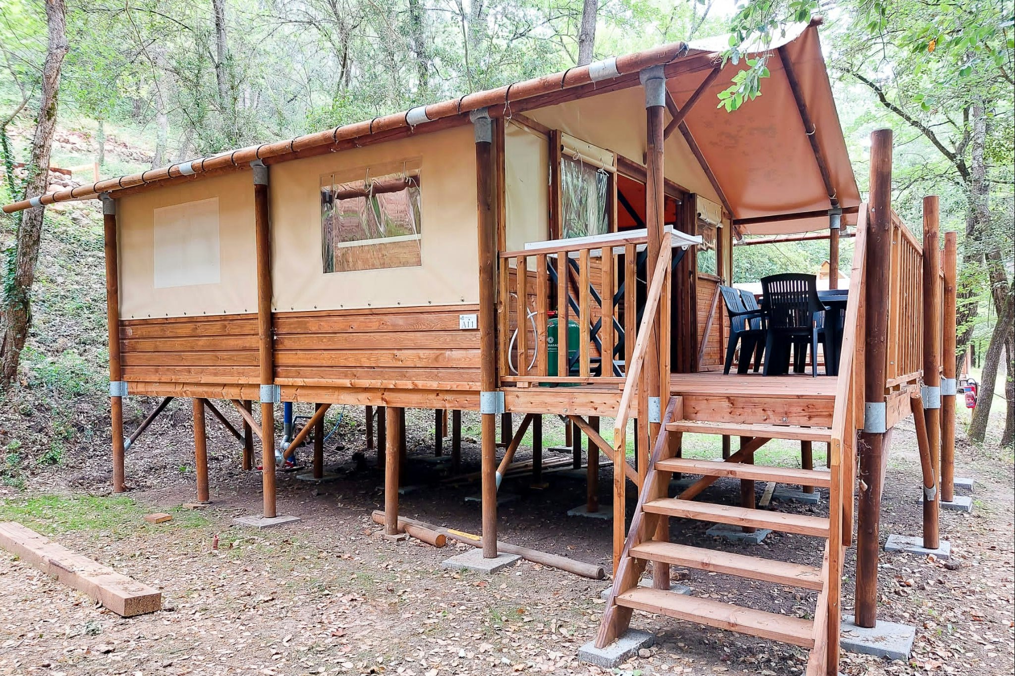 Les Bords de Cèze - Glamping-Zelt auf dem Campingplatz