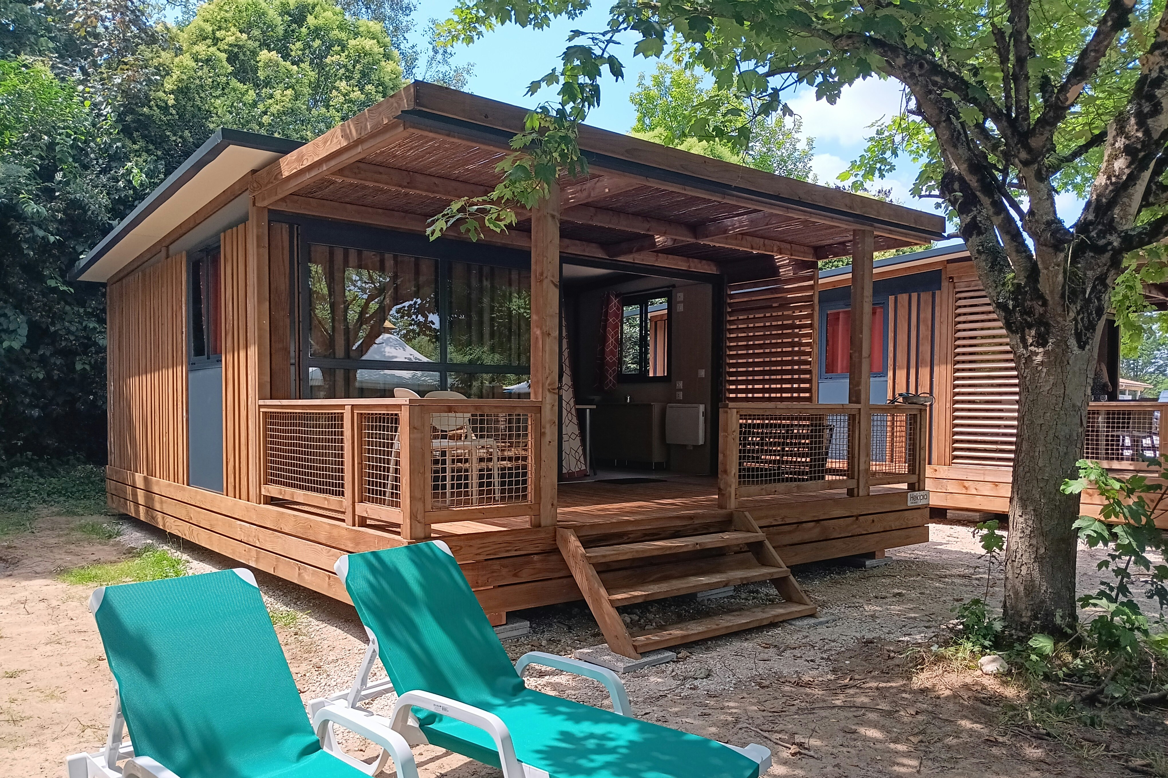 Les Chalets de Moulière  - Mobilheim mit Terrasse auf dem Campingplatz