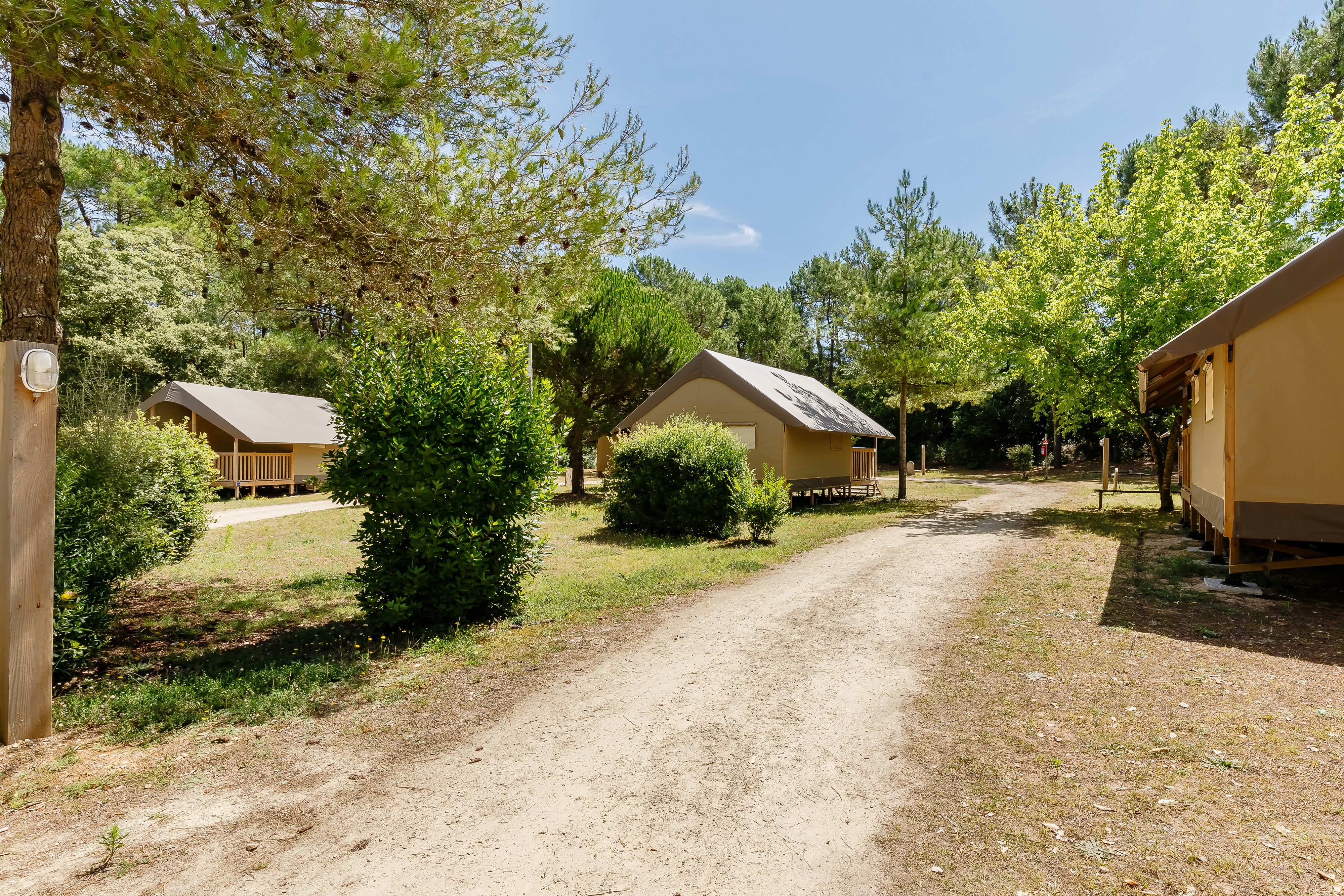Camping Demoiselle Plage  Les Demoiselles - Glamping-Zelte auf dem Campingplatz