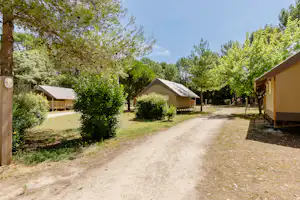 Camping Demoiselle Plage Les Demoiselles - Glamping-Zelte auf dem Campingplatz