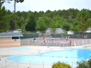Camping Les Dunes de Contis - Pool auf dem Campingplatz